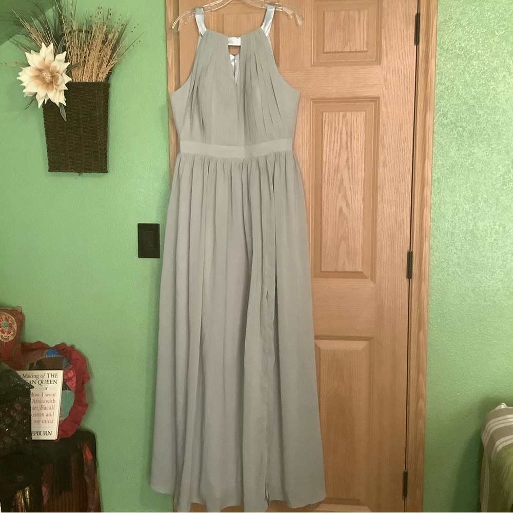 Loyeloy Size 14 sleeveless halter style gray formal gown